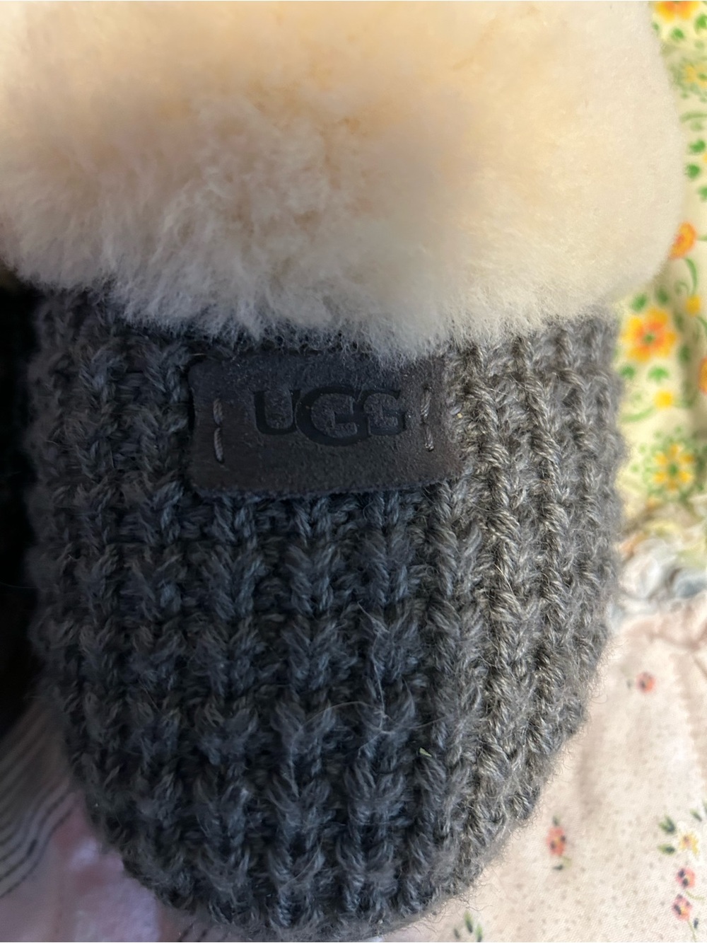 UGG Women's Gray Knit Slippers W/Cream Shearling Trim & Rubber Soles, Sz 8 - Picture 3 of 9